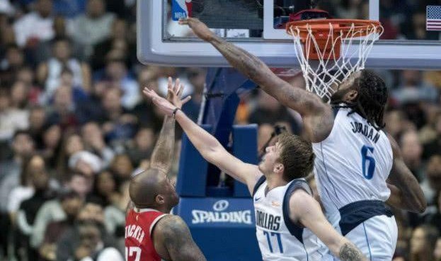 东契奇超远三分绝杀独行侠,欧文空砍四十分难救主