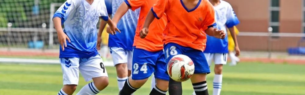  门兴格拉德巴赫默契配合，团队足球彰显德甲魅力  