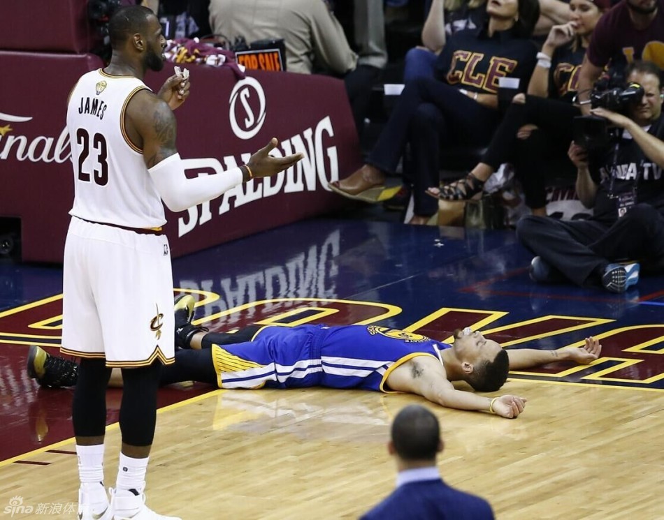  昂热中场失控致溃败，客场大比分不敌马赛陷入困境