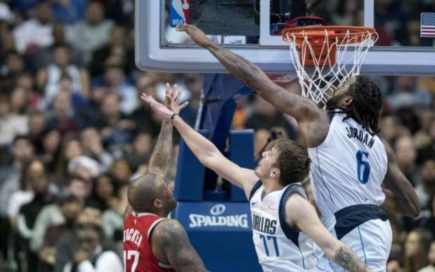  东契奇超远三分绝杀独行侠，欧文空砍四十分难救主