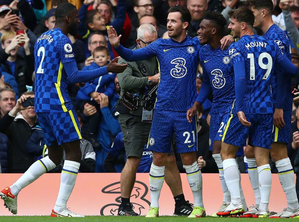  曼城锋线发威，三球大胜稳居英超榜首